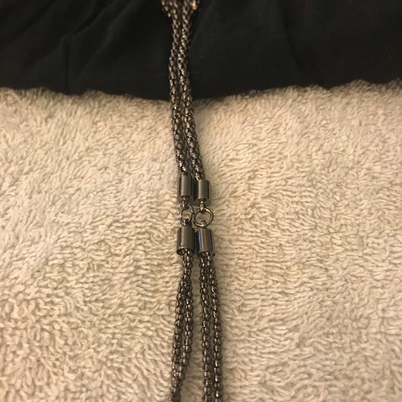 Black short sleeves top with metal removable tie - Picture 3 of 8